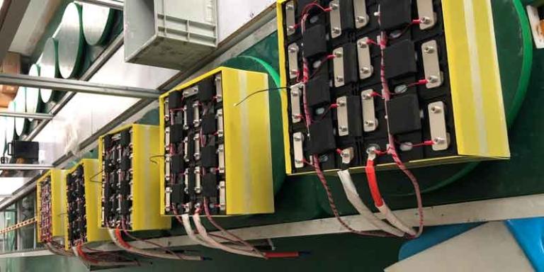 Self-Heating, Fast-Charging Battery Makes Electric Vehicles Climate