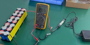 Battery multimeter